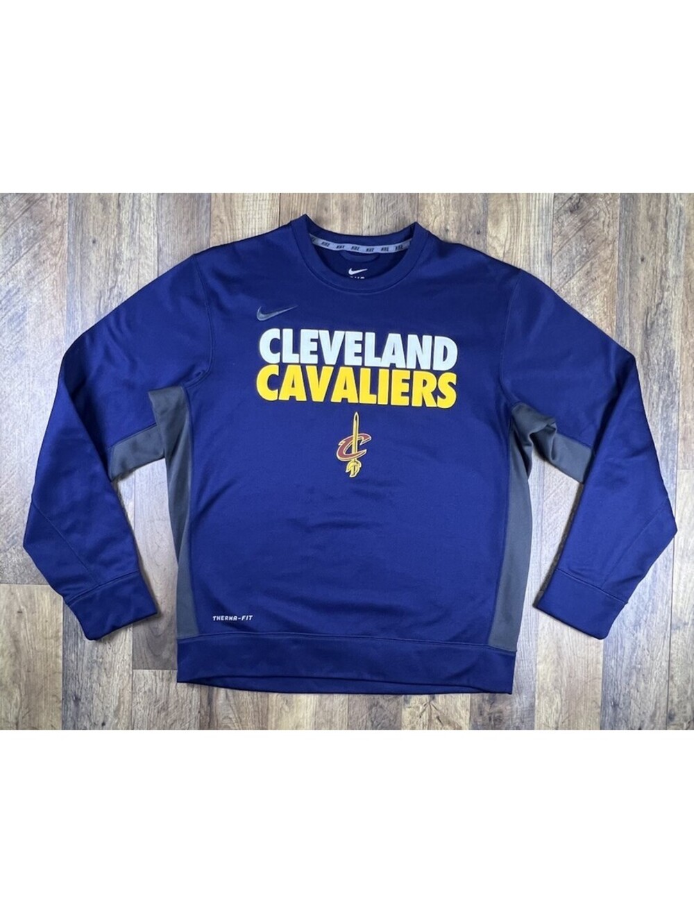Nike Therma-Fit Cleveland Cavaliers Cavs NBA Crewneck Sweatshirt Medium Blue